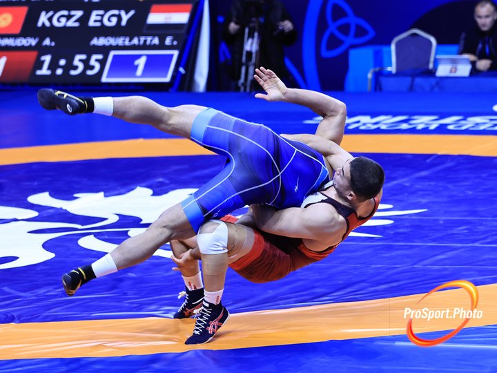 Бросок в схватке борцов греко-римского стиля. 24 октября. Чемпионат мира в Астане: первые три дня.