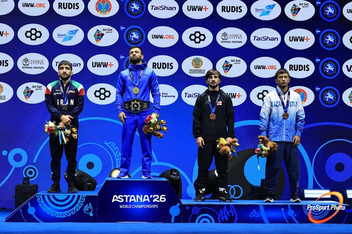 Четыре медалиста на пьедестале. 25 октября. Чемпионат мира в Астане: первые три дня.